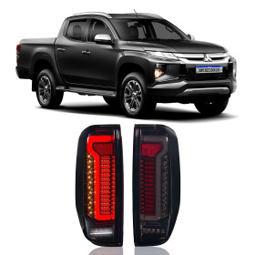 PAR LANTERNA TRASEIRA MITSUBISHI TRITON L200 LED FUMÊ Vo6