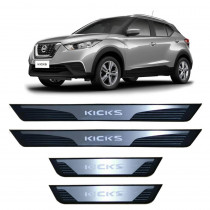 SOLEIRA INOX COM LED PARA NISSAN KICKS 2017