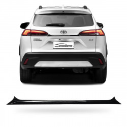 APLIQUE TAMPA TRASEIRA TOYOTA COROLLA CROSS FIBRA CARBONO Vo6